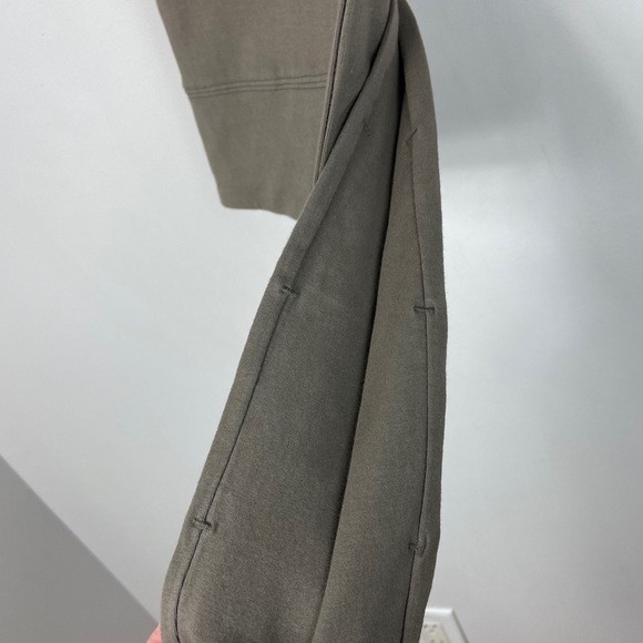 Aritzia TNA Atmosphere Leggings Taupe Size Medium - Picture 11 of 11